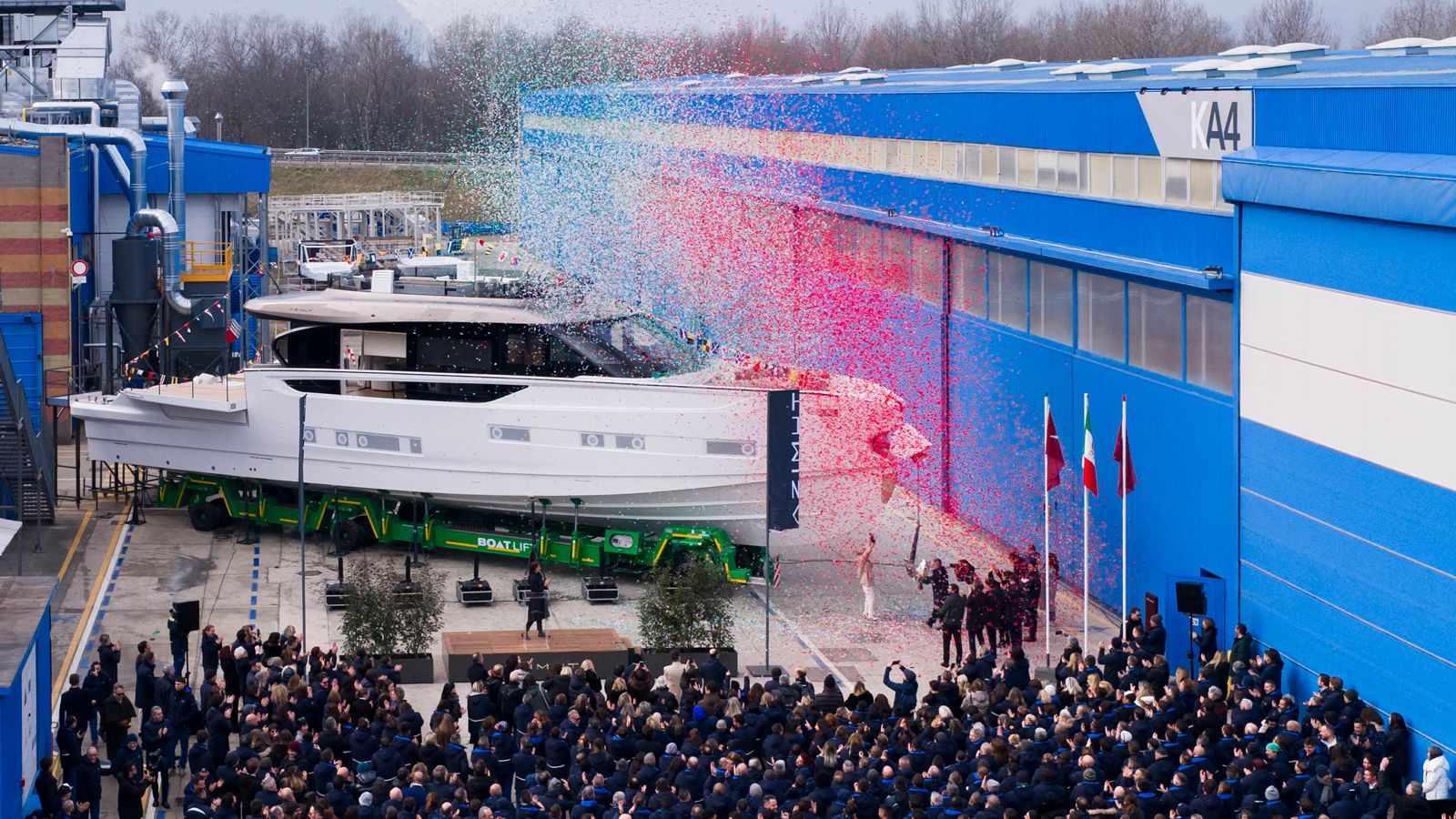 Azimut launches flagship 26m Seadeck 9 yacht model